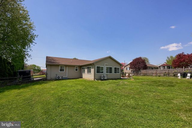 17 S HOLLANDER RD, Gordonville, PA 17529