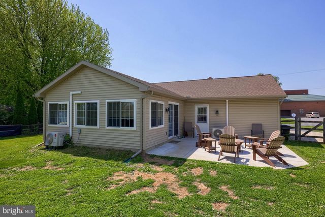 17 S HOLLANDER RD, Gordonville, PA 17529