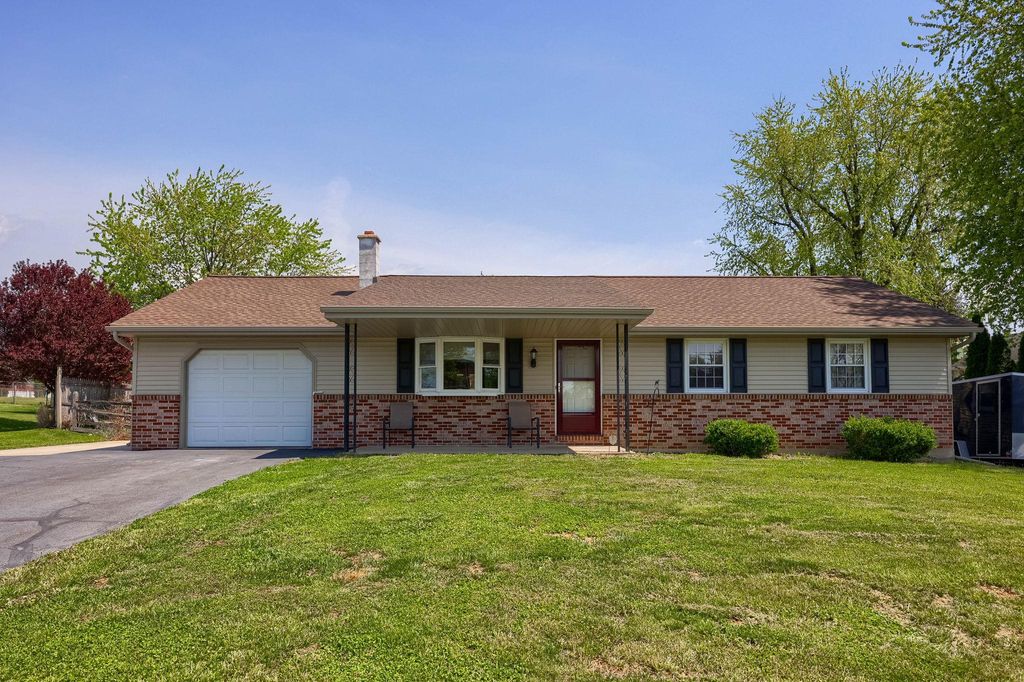 17 S HOLLANDER RD, Gordonville, PA 17529