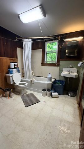 20 Utopia Road, Asheville, NC 28805