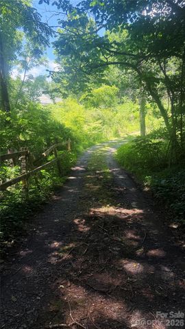 20 Utopia Road, Asheville, NC 28805