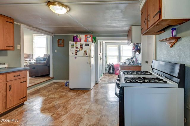 39 Cayadutta Street, Johnstown, NY 12095