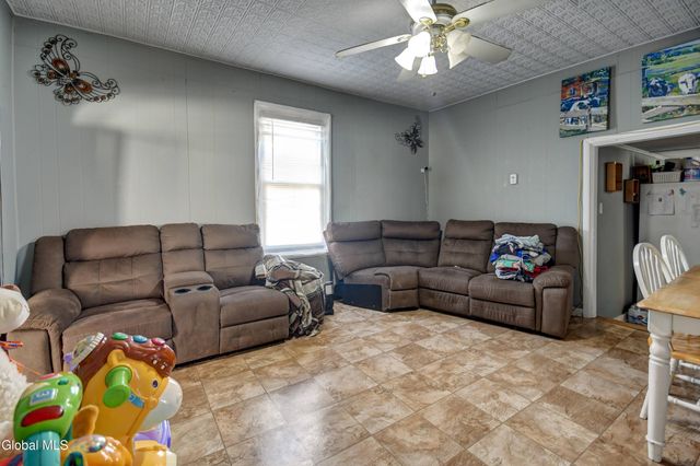 39 Cayadutta Street, Johnstown, NY 12095