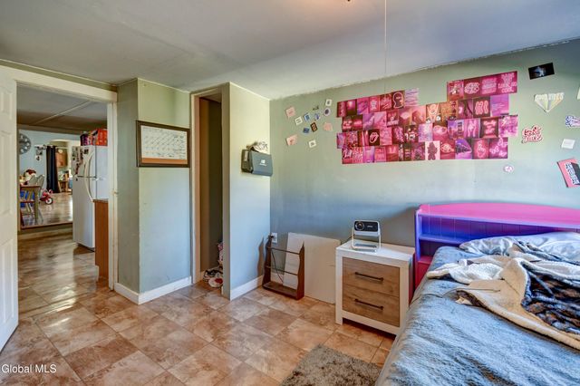 39 Cayadutta Street, Johnstown, NY 12095