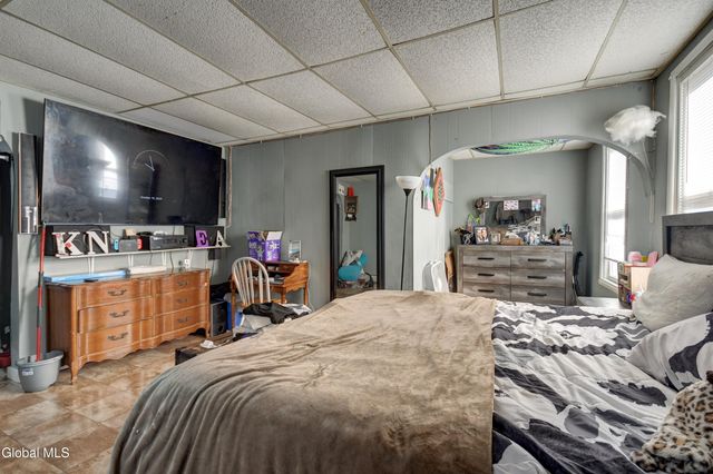 39 Cayadutta Street, Johnstown, NY 12095