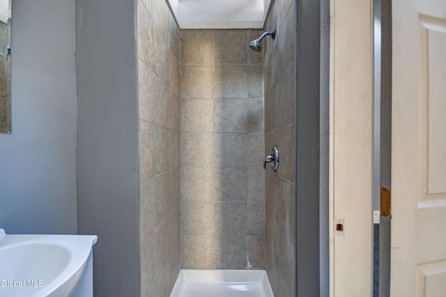 39 Cayadutta Street, Johnstown, NY 12095