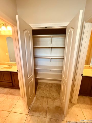 215 evans oak, San Antonio, TX 78260