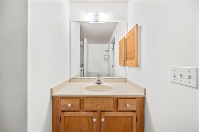 87 Juniper Drive, South Burlington, VT 05403