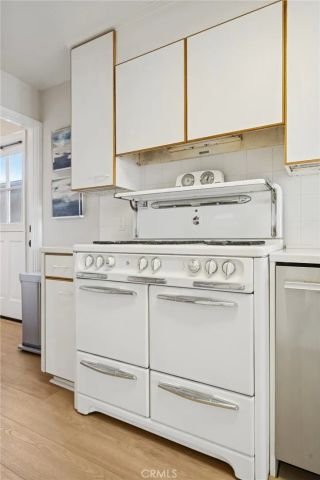 2732 Bayshore Drive, Newport Beach, CA 92663