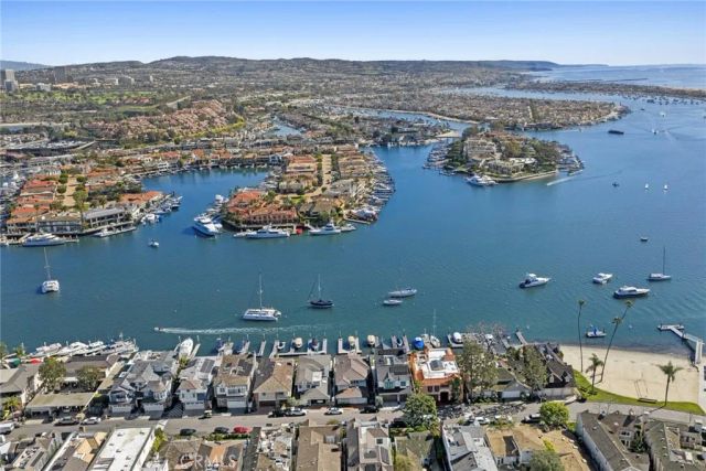 2732 Bayshore Drive, Newport Beach, CA 92663