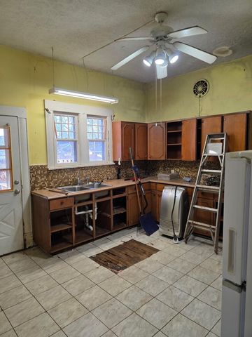 855 S Broadway Avenue, Springfield, MO 65806