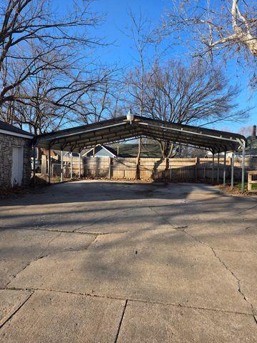 855 S Broadway Avenue, Springfield, MO 65806