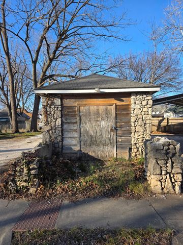 855 S Broadway Avenue, Springfield, MO 65806