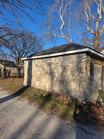 855 S Broadway Avenue, Springfield, MO 65806