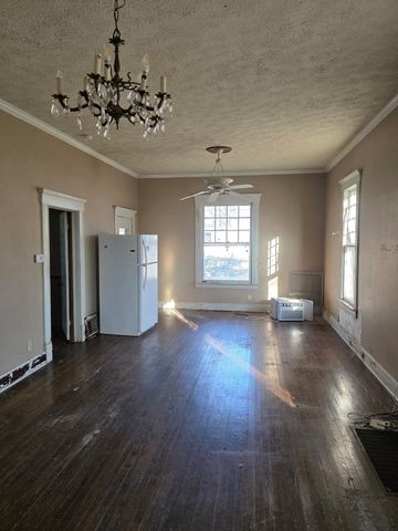 855 S Broadway Avenue, Springfield, MO 65806