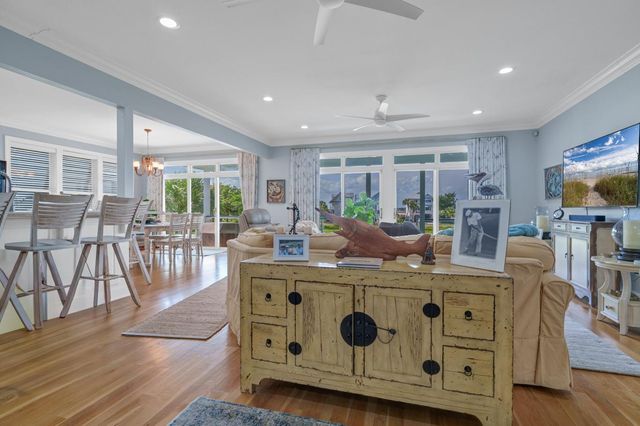 8 Battery Park Road, Edisto Island, SC 29438