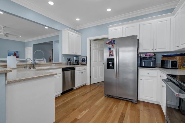 8 Battery Park Road, Edisto Island, SC 29438