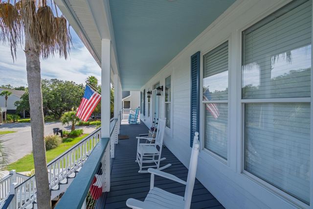 8 Battery Park Road, Edisto Island, SC 29438