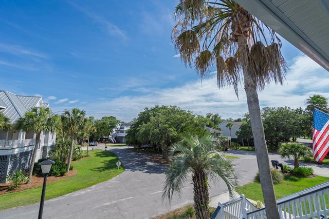 8 Battery Park Road, Edisto Island, SC 29438