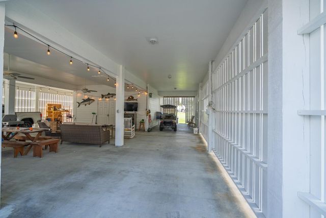 8 Battery Park Road, Edisto Island, SC 29438