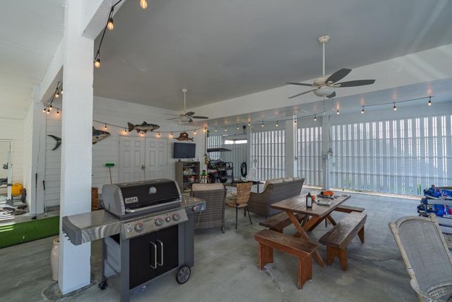 8 Battery Park Road, Edisto Island, SC 29438