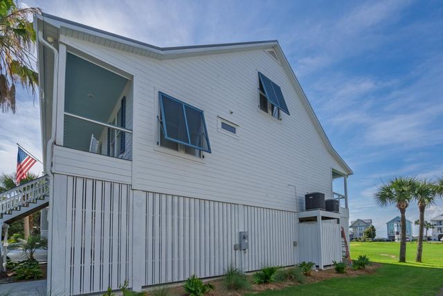 8 Battery Park Road, Edisto Island, SC 29438