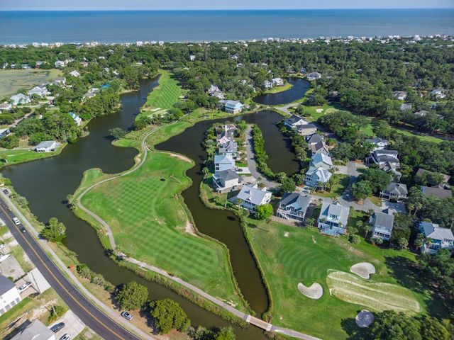 8 Battery Park Road, Edisto Island, SC 29438