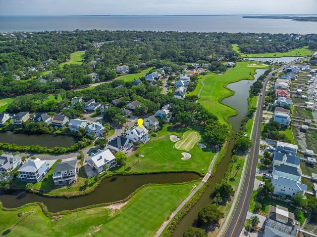 8 Battery Park Road, Edisto Island, SC 29438