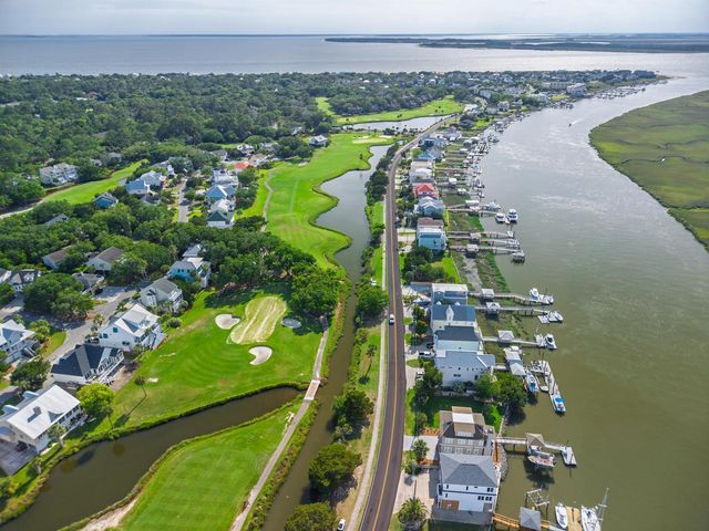 8 Battery Park Road, Edisto Island, SC 29438