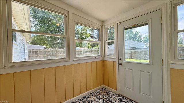 1607 Grimes RD, Hampton, VA 23663