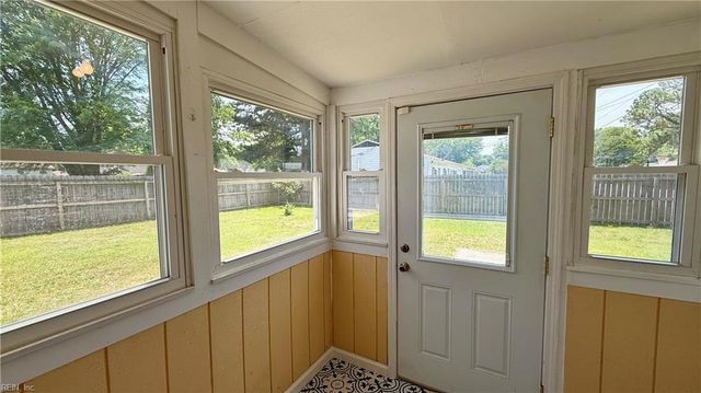 1607 Grimes RD, Hampton, VA 23663