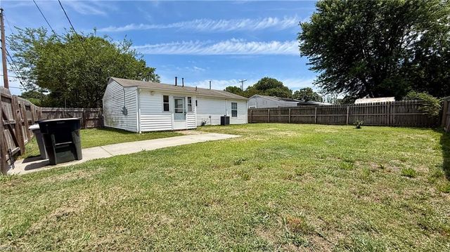1607 Grimes RD, Hampton, VA 23663