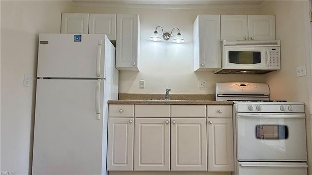 1607 Grimes RD, Hampton, VA 23663