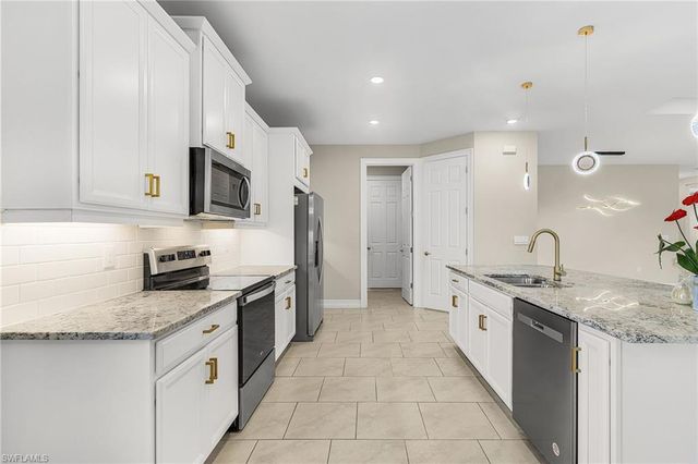 838 NW 2nd ST, Cape Coral, FL 33993