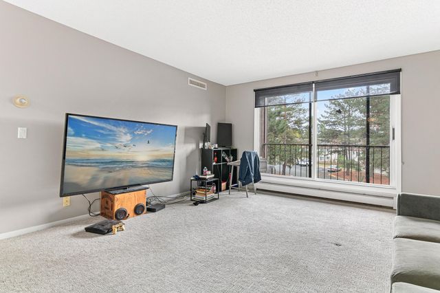 4710 58th Avenue N 221, Crystal, MN 55429