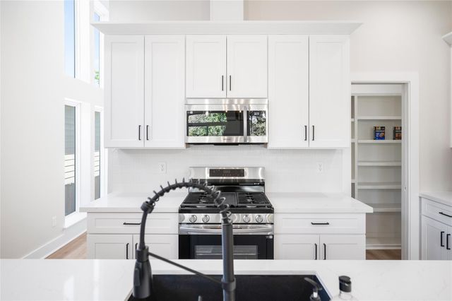 921 East 38th Street, Houston, TX 77022