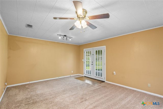 712 Edinburgh Street, Victoria, TX 77904