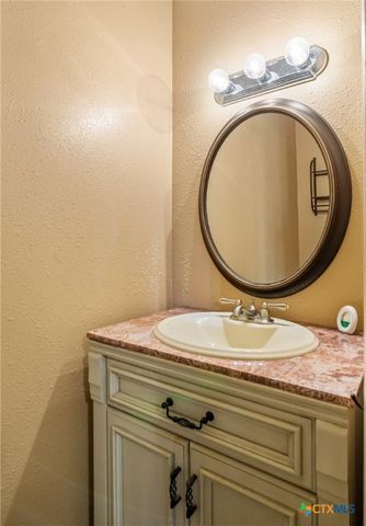 712 Edinburgh Street, Victoria, TX 77904