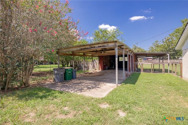712 Edinburgh Street, Victoria, TX 77904