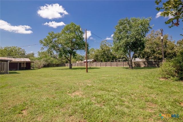 712 Edinburgh Street, Victoria, TX 77904