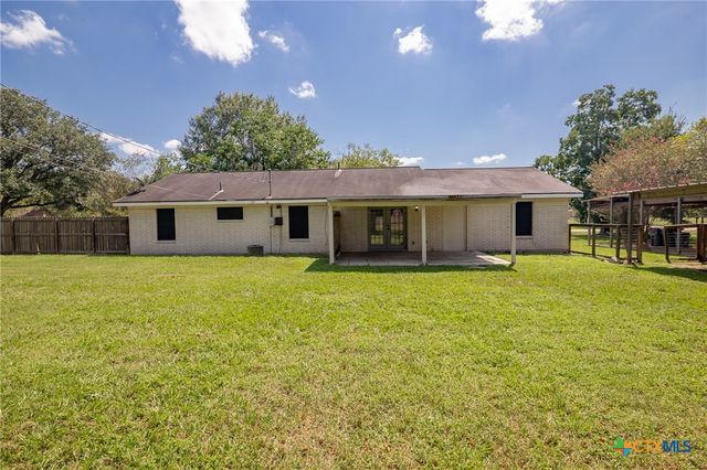 712 Edinburgh Street, Victoria, TX 77904