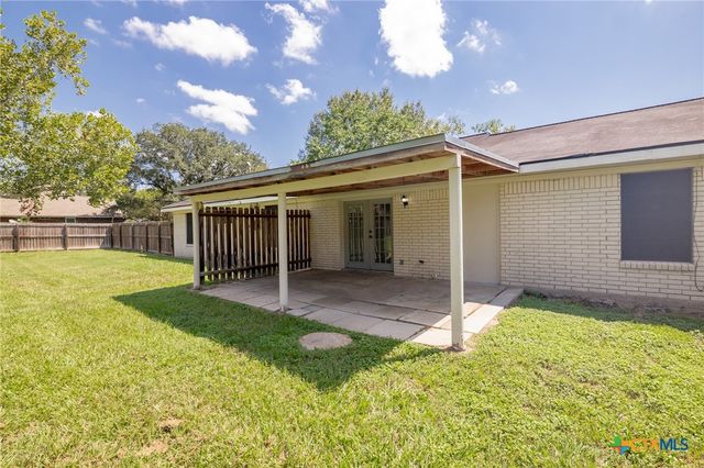 712 Edinburgh Street, Victoria, TX 77904