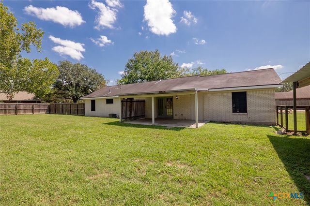 712 Edinburgh Street, Victoria, TX 77904