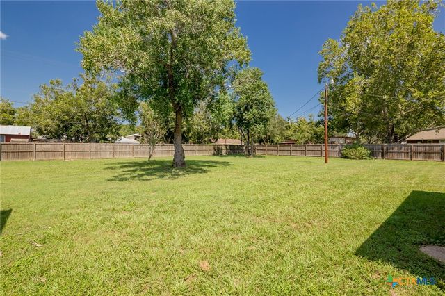 712 Edinburgh Street, Victoria, TX 77904