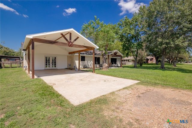 712 Edinburgh Street, Victoria, TX 77904