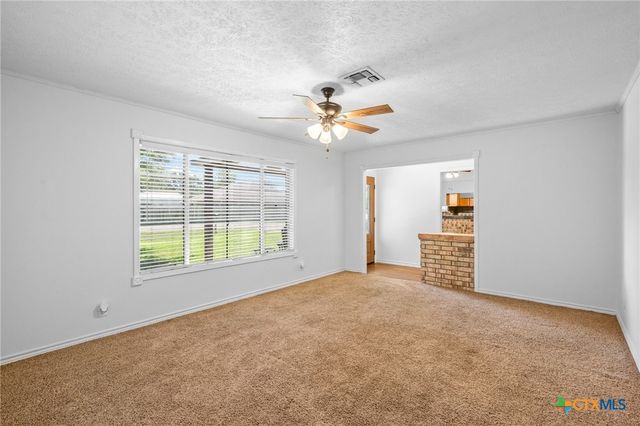 712 Edinburgh Street, Victoria, TX 77904