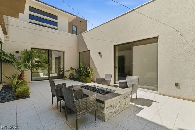 2 Garden Rain Drive, Las Vegas, NV 89135