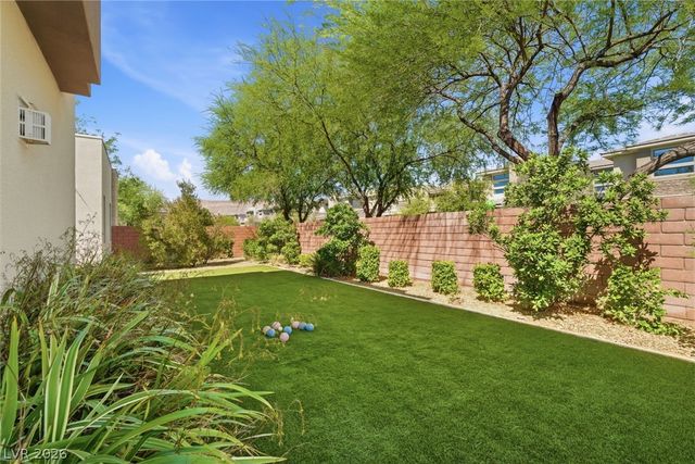 2 Garden Rain Drive, Las Vegas, NV 89135