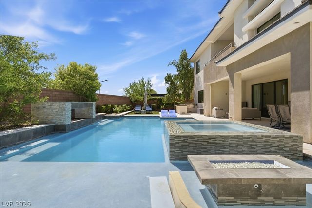 2 Garden Rain Drive, Las Vegas, NV 89135