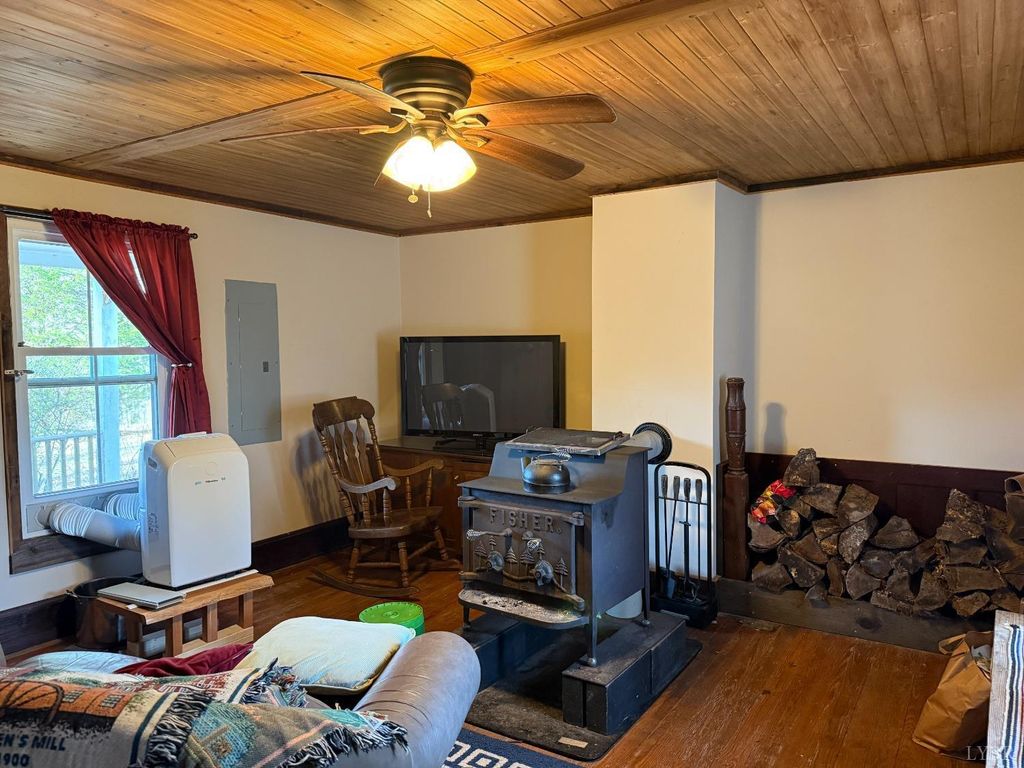 Image 35 of property listing at 1228 Rosser Mill Road, Pamplin, VA 23958